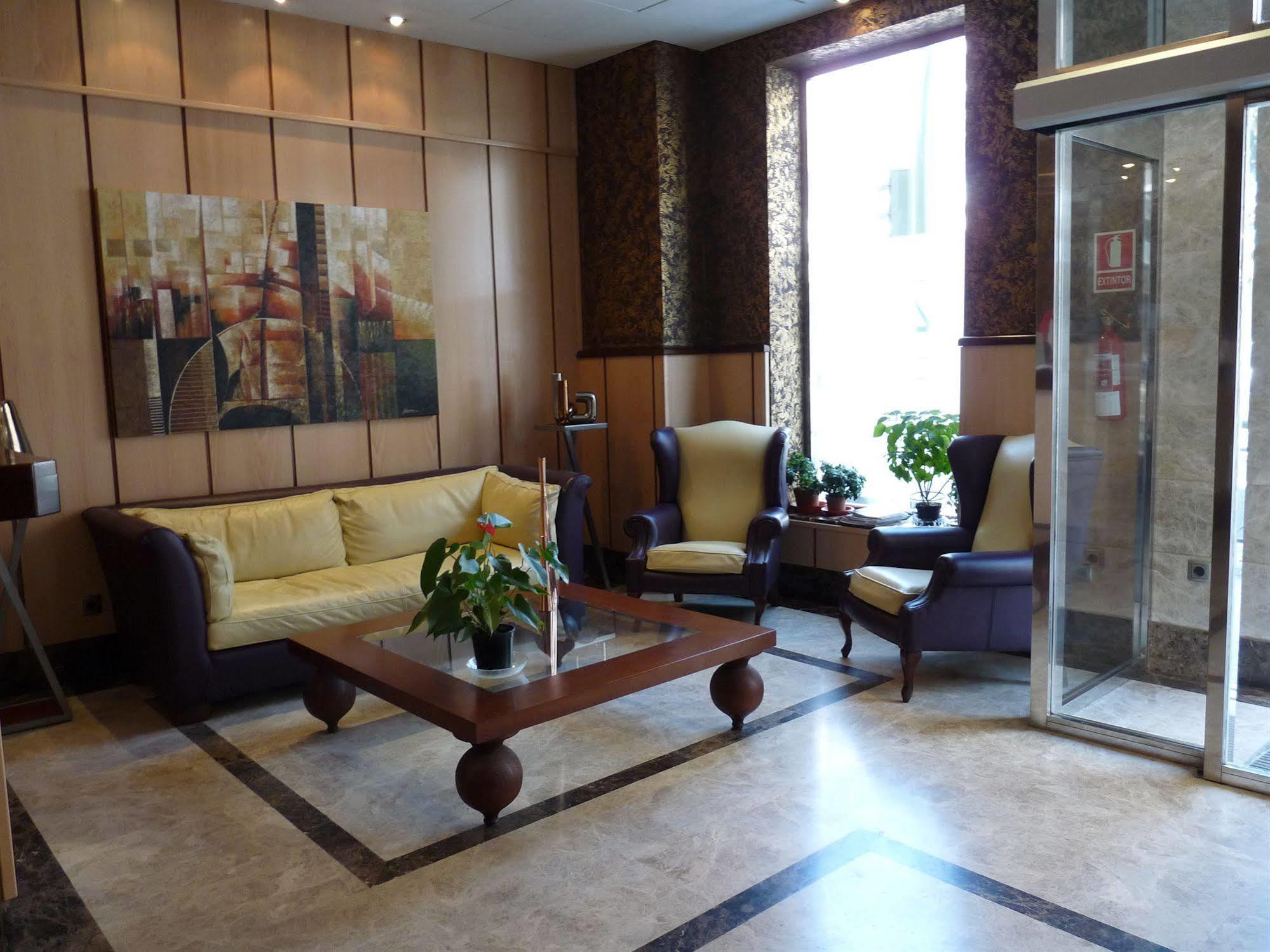 Hotel 4C Puerta Europa Madrid Dış mekan fotoğraf