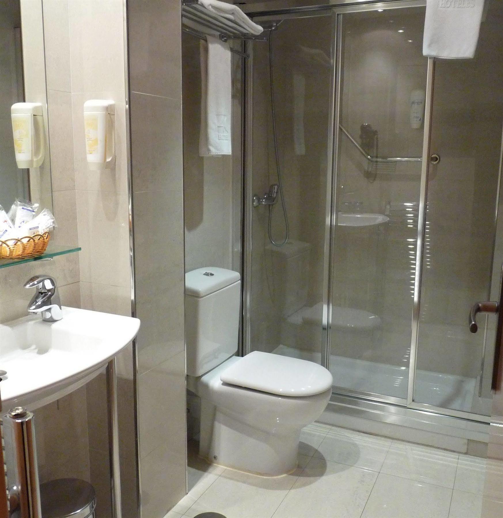 Hotel 4C Puerta Europa Madrid Dış mekan fotoğraf