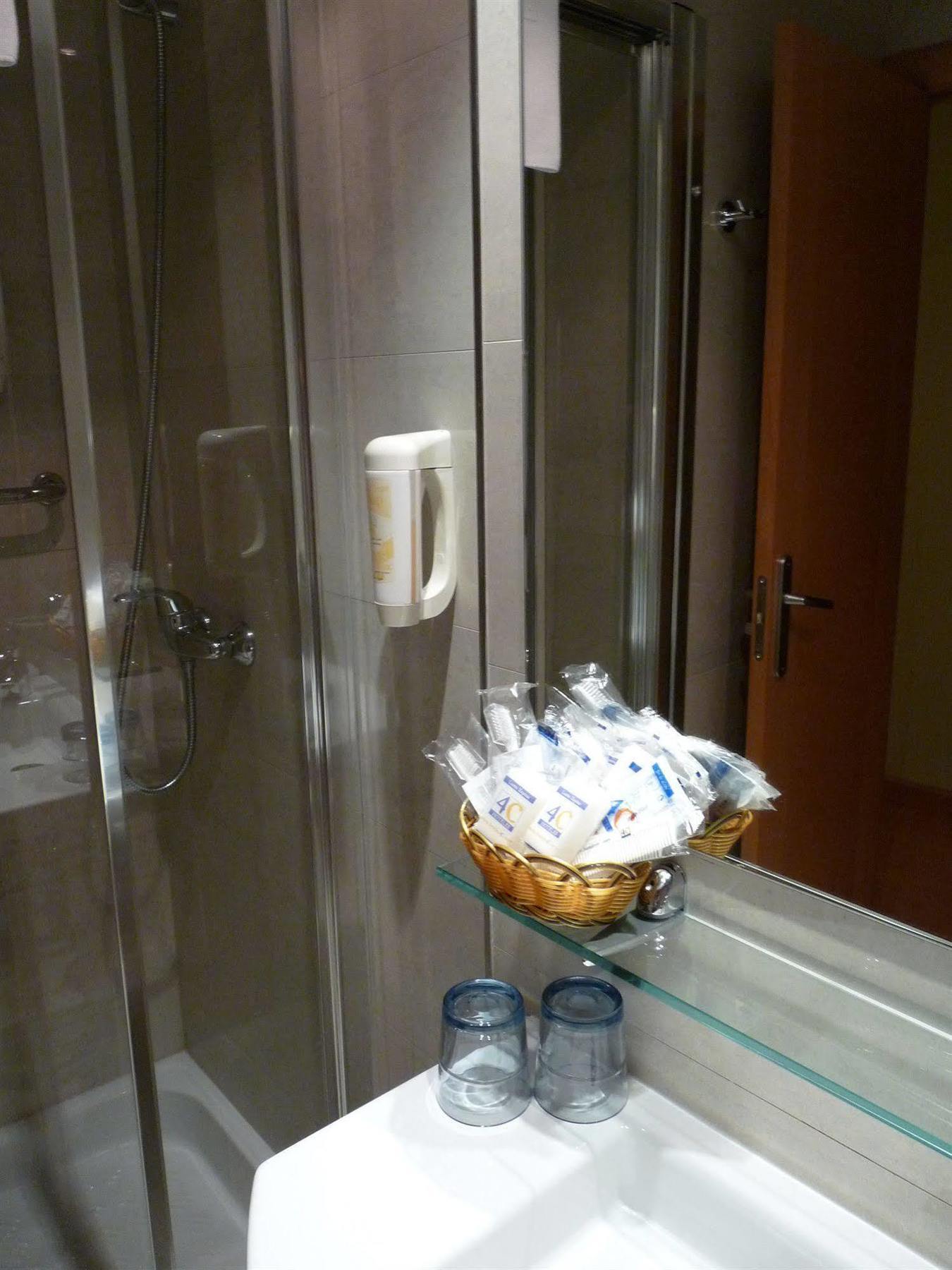 Hotel 4C Puerta Europa Madrid Dış mekan fotoğraf