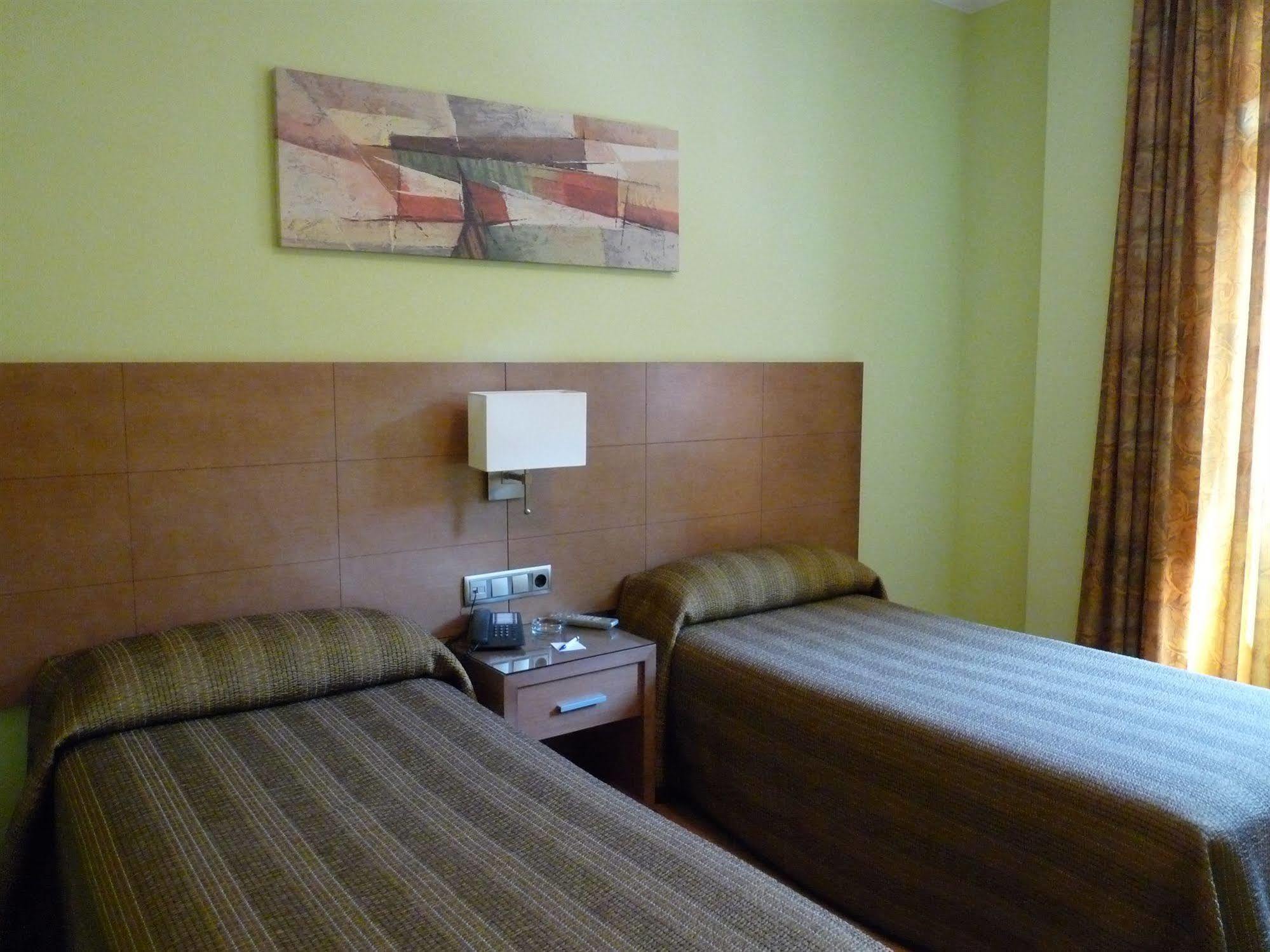 Hotel 4C Puerta Europa Madrid Dış mekan fotoğraf