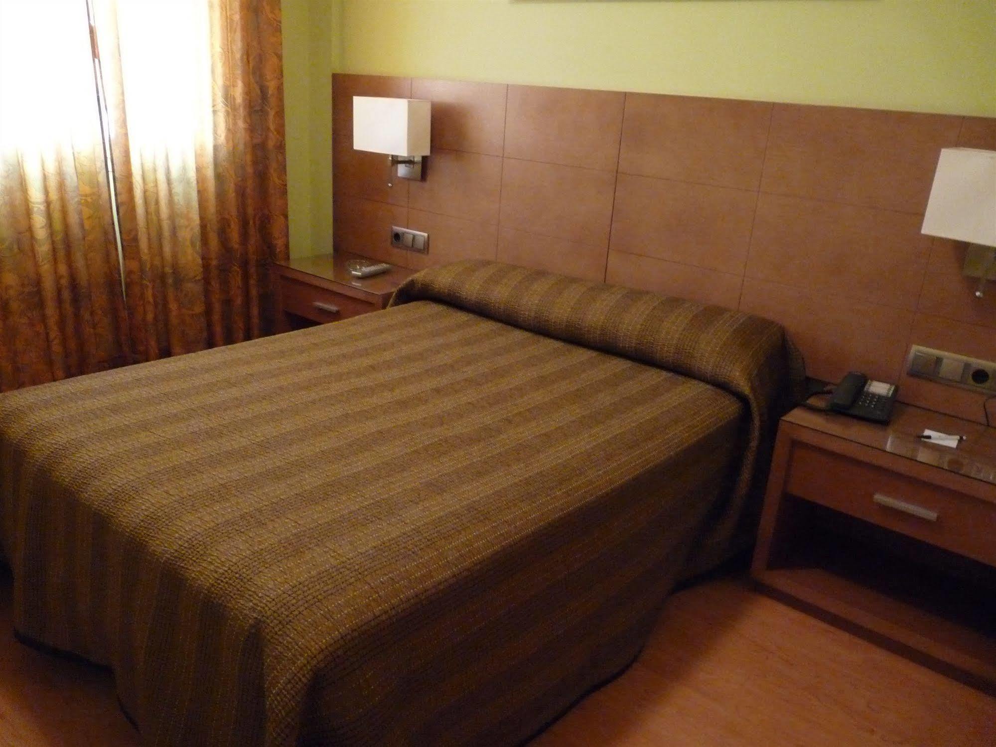 Hotel 4C Puerta Europa Madrid Dış mekan fotoğraf